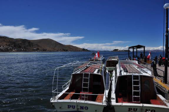 O barco que vai nos levar até as Islas Flotantes, no lago Titicaca, perto de Puno, no Peru